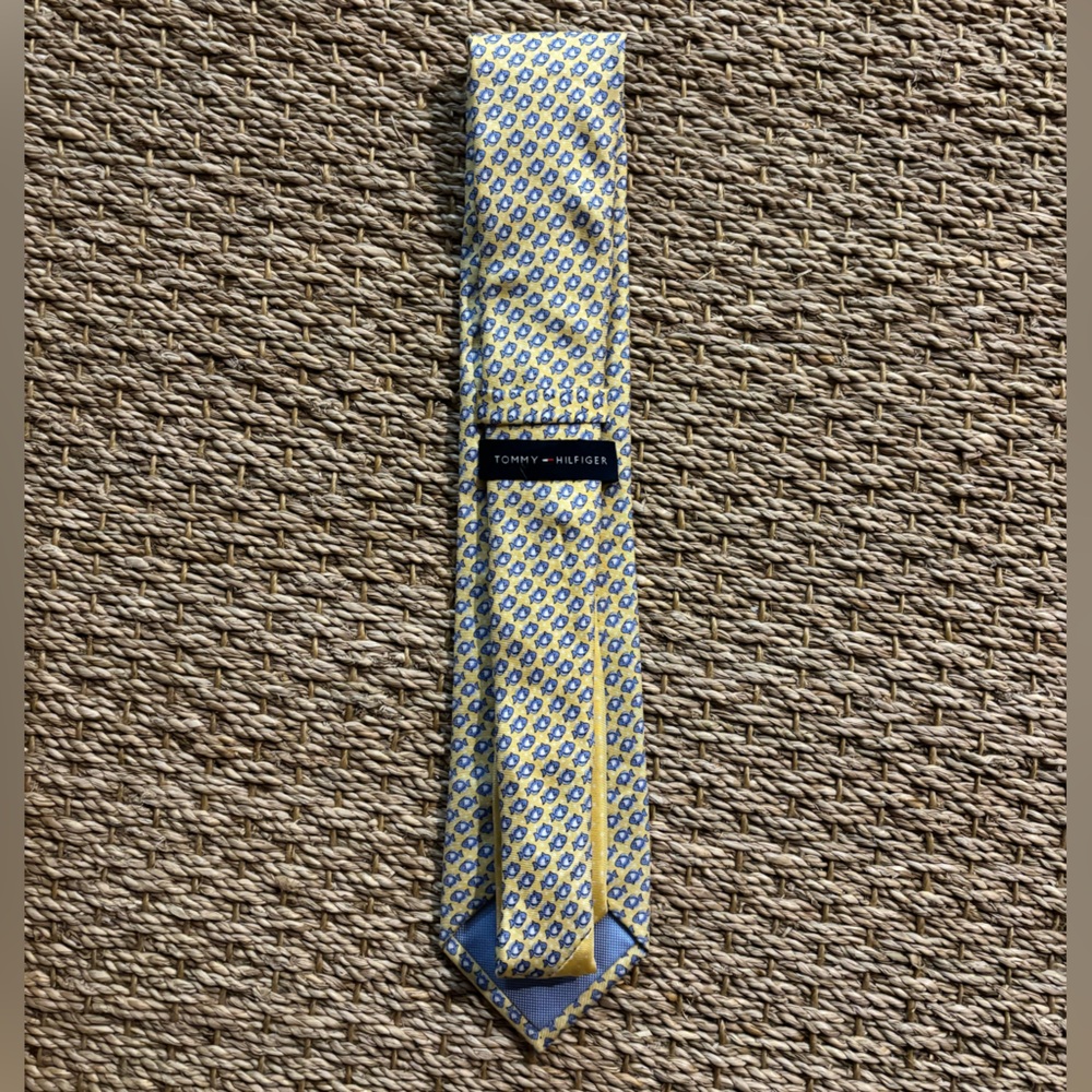 TH | Tommy Hilfiger 100% Silk Fish Neck Tie - Picture 9 of 10